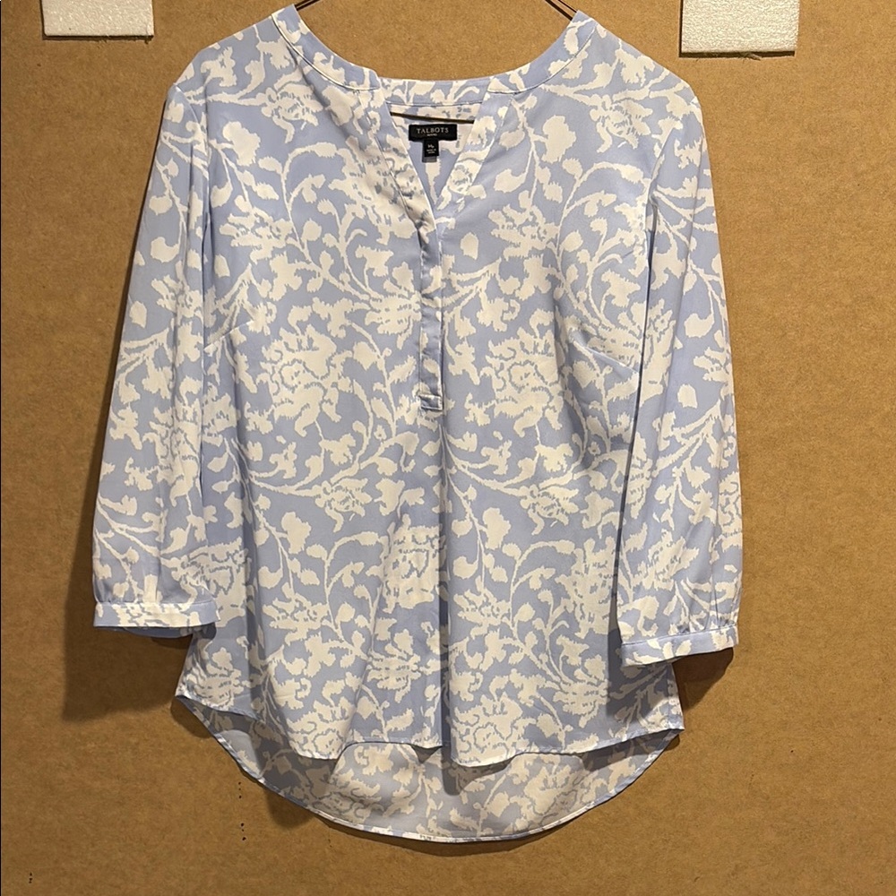 Talbots Women's Blue and White Floral Top